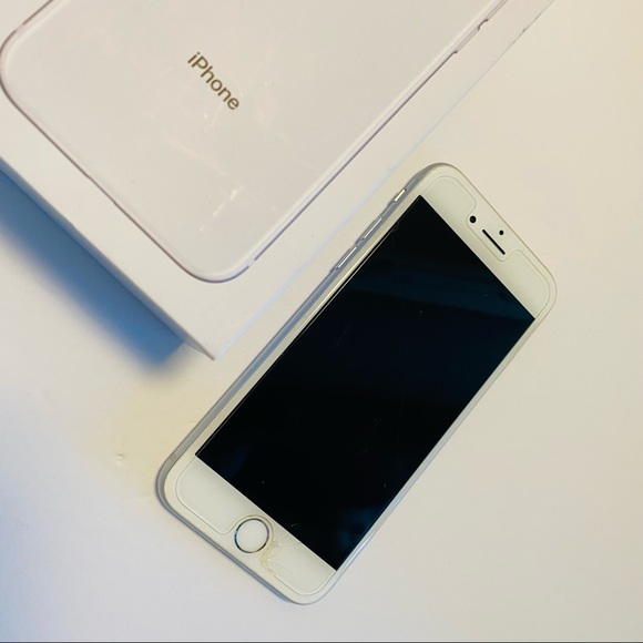 📱iPhone 8 | White & Silver | 64g | NEW Apple Charger | EUC - Picture 4 of 11